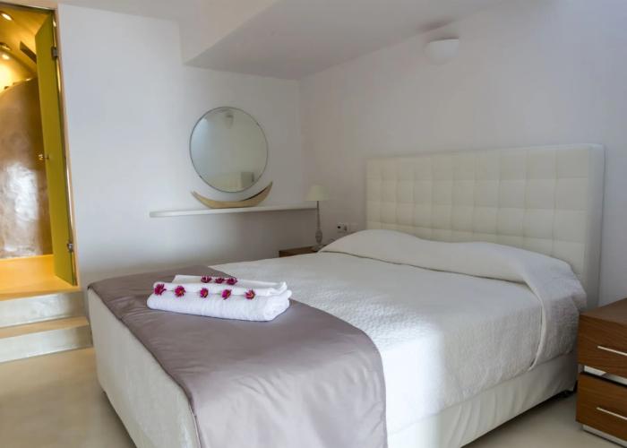Oia Suites