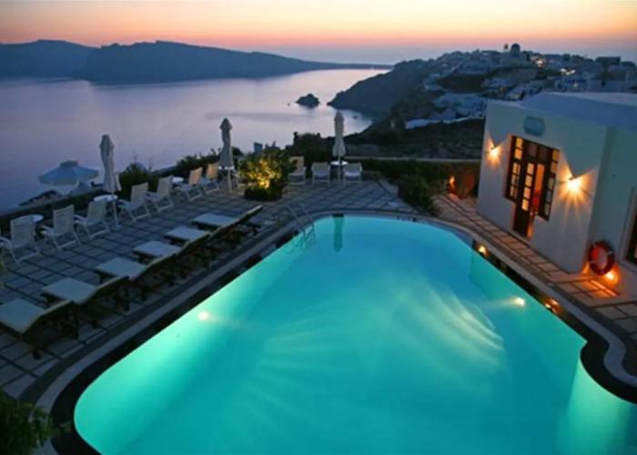 Nikos Villas