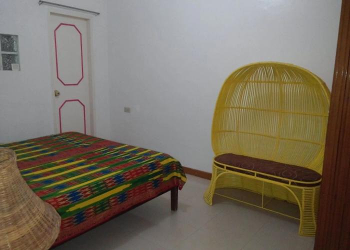 Yellow HOUSE Vacation Rental