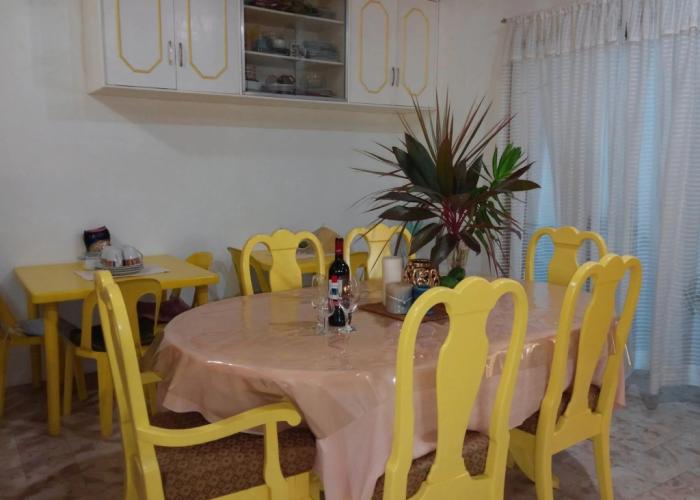 Yellow HOUSE Vacation Rental