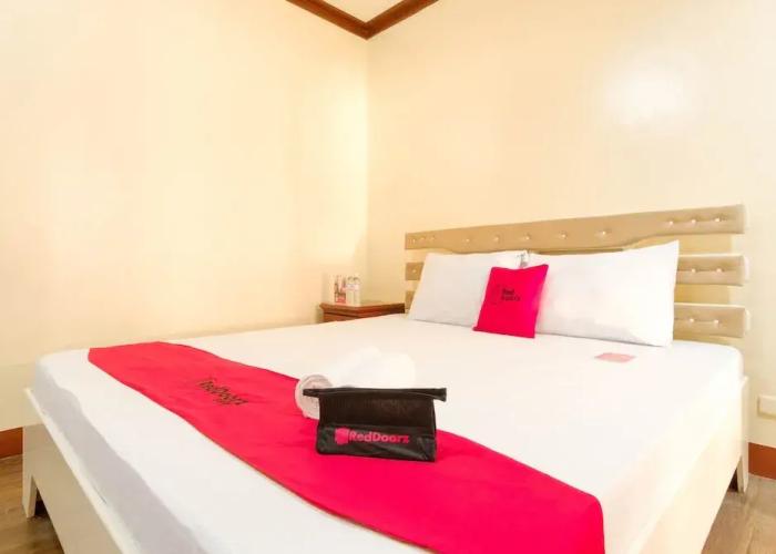RedDoorz Plus @ Seaborne Hotel Subic Zambales