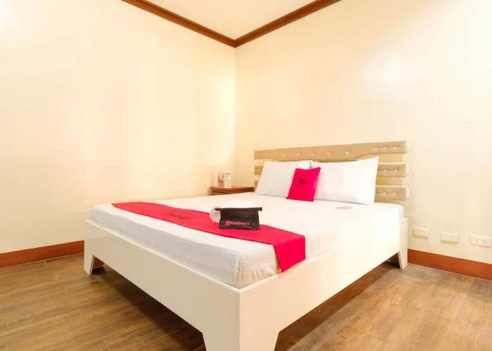 RedDoorz Plus @ Seaborne Hotel Subic Zambales