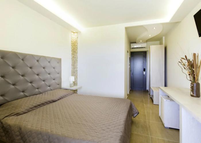 Maroula Blue Studios & Suites