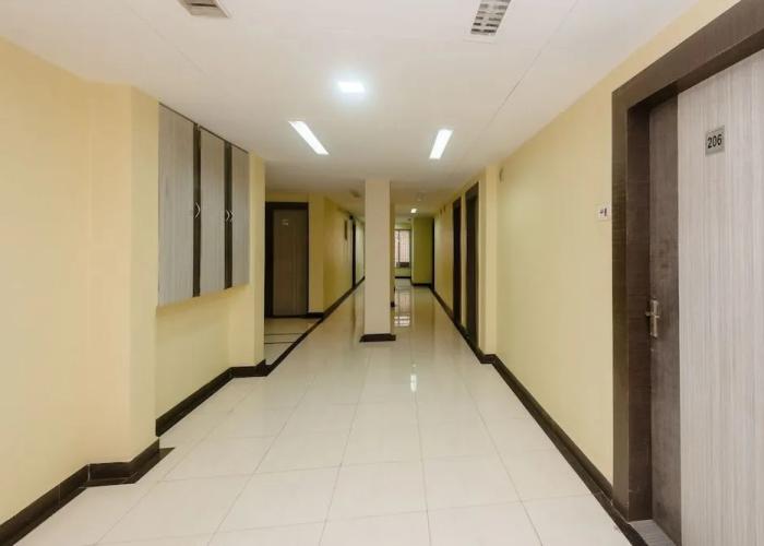 OYO 26206 Hotel Paras
