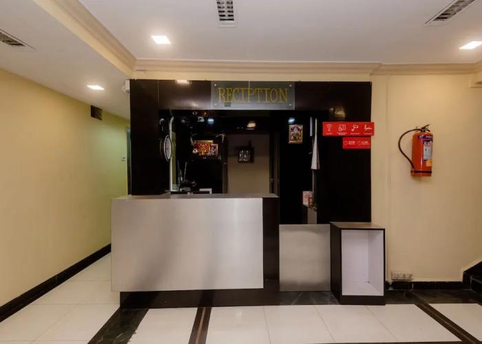 OYO 26206 Hotel Paras