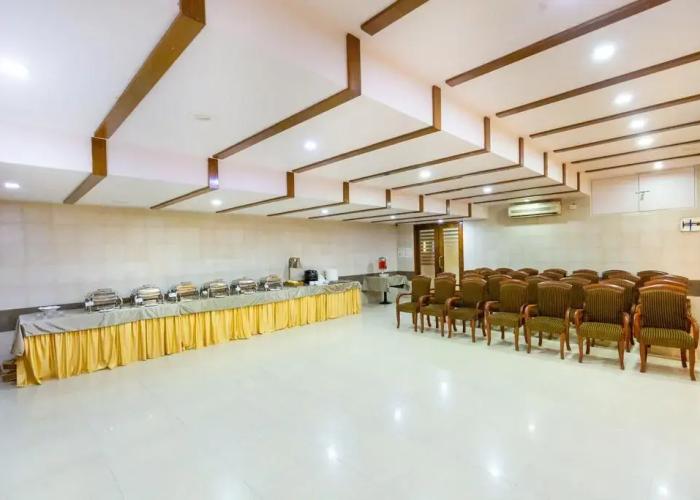 Hotel Express Inn Next To BigBazar	