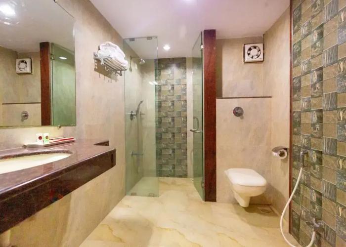 Hotel Express Inn Next To BigBazar	