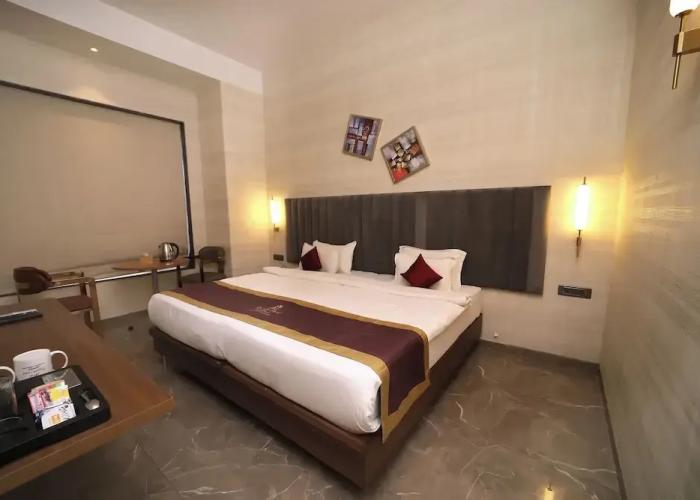 Hotel Reyansh Pride