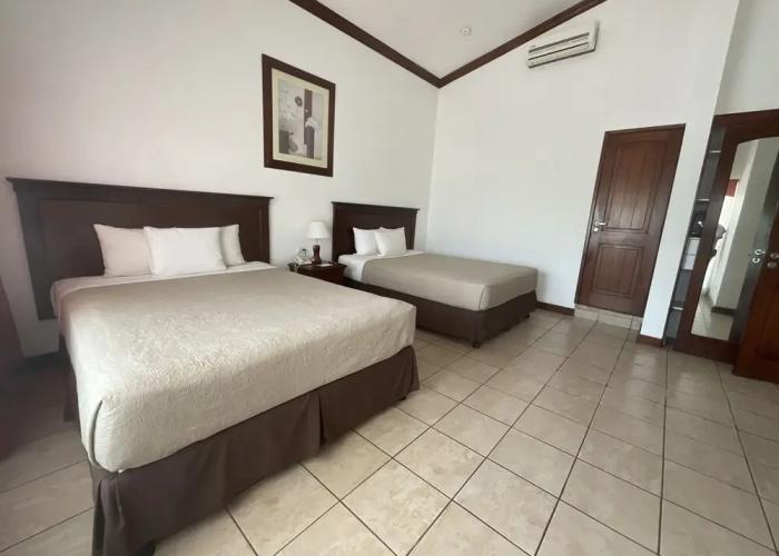 Hotel Cayman Suites