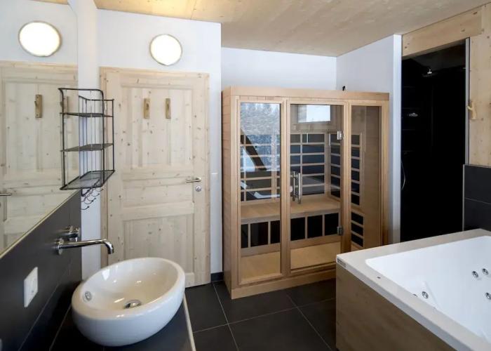 Chalet With Panoramic Sauna