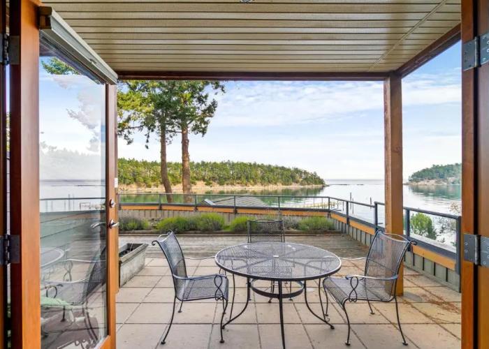 Mayne Island Resort