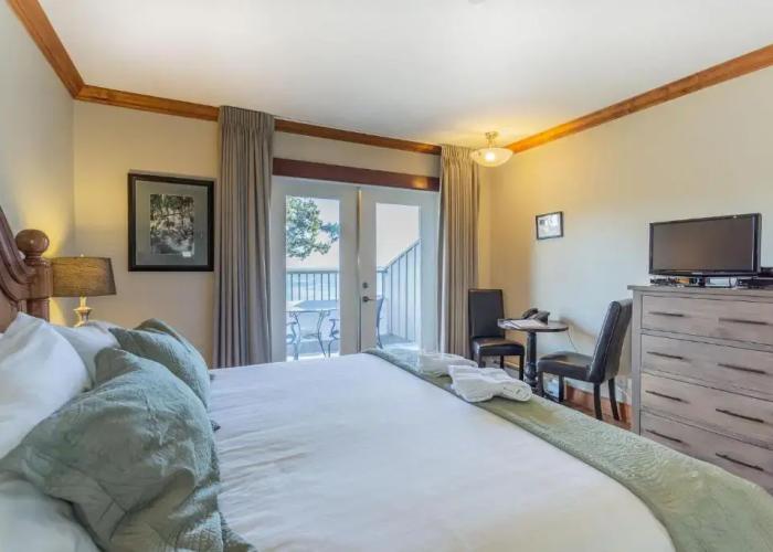 Mayne Island Resort