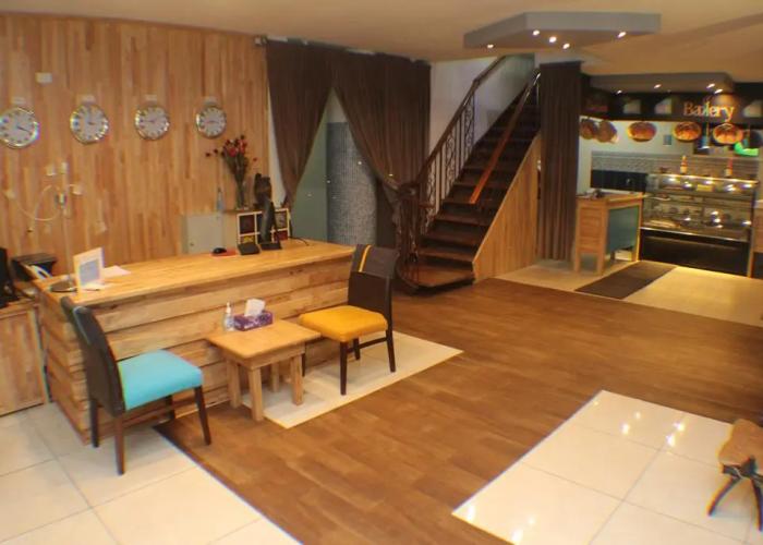 Murex Plaza Hotel & Suites