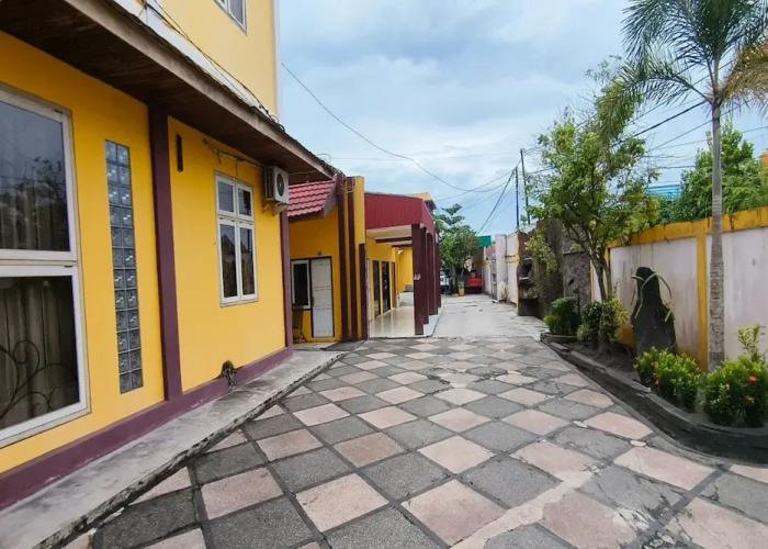 OYO 93521 Wisma Flamboyan NearTaman Makam Pahlawan
