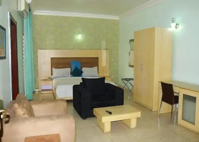 Quintessential Hotel & Suites by Badala
