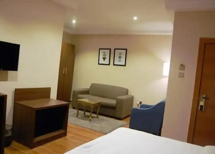 Continental Hotel by R&K Suites