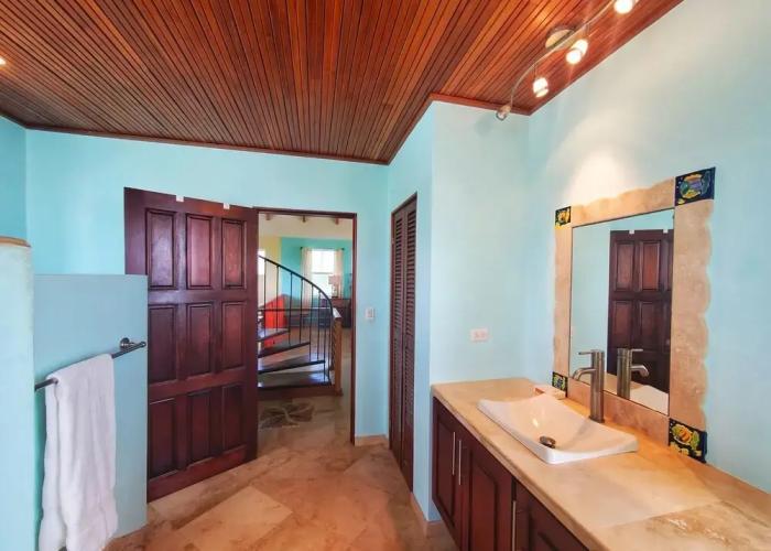 Lucky Duck Villa - Private Beach Escape