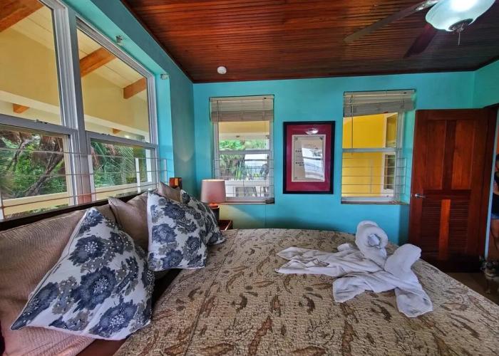 Lucky Duck Villa - Private Beach Escape
