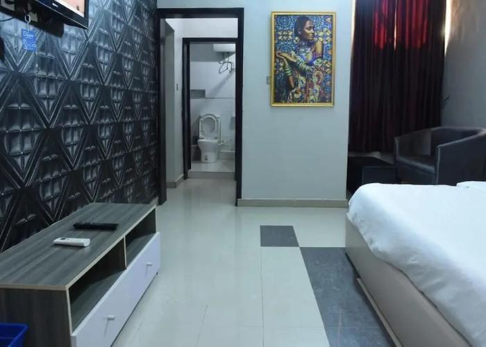 Elim Top Suites