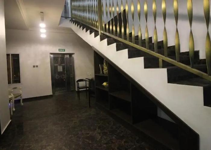Elim Top Suites