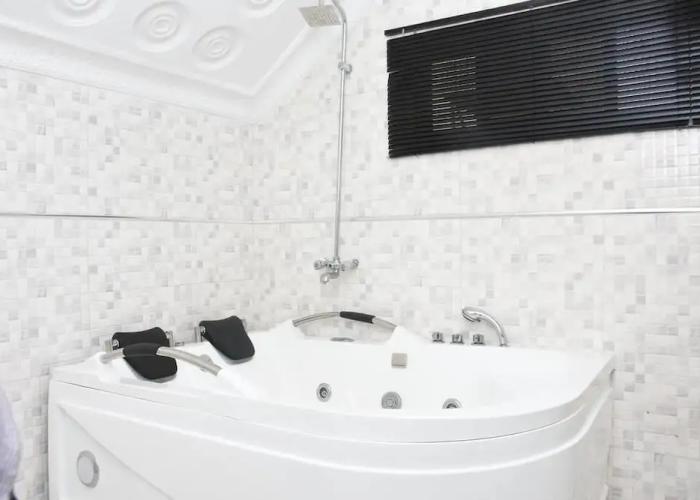 Elim Top Suites