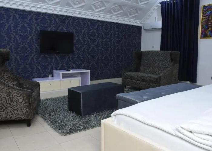 Elim Top Suites