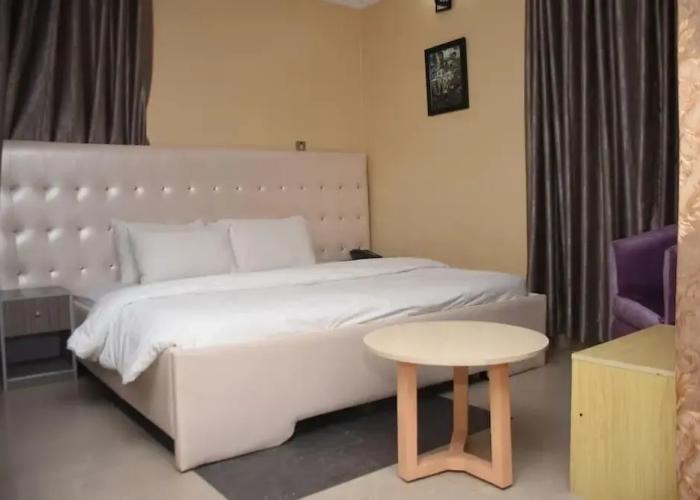 Elim Top Suites