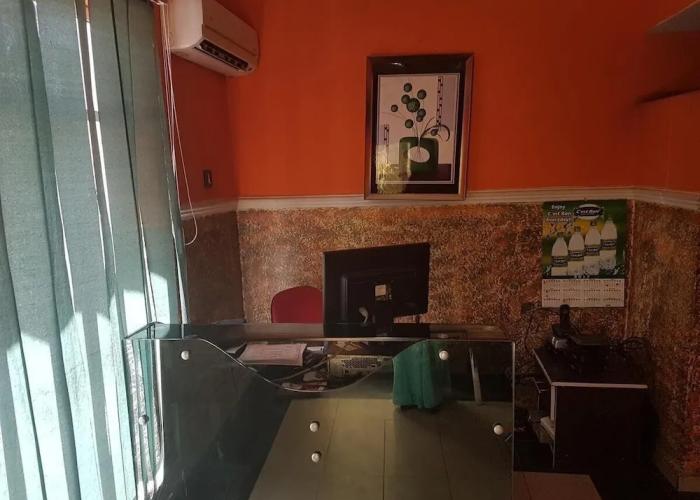 Franzy Suites And Lounge
