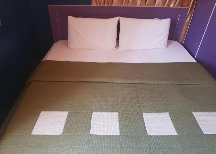Franzy Suites And Lounge