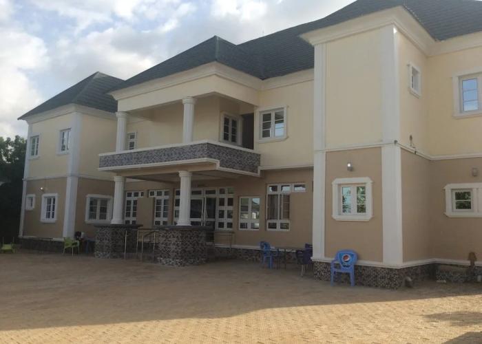 Santarosa Suites & Bar