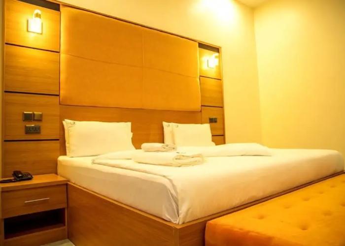 Crispan Suites And Event Center