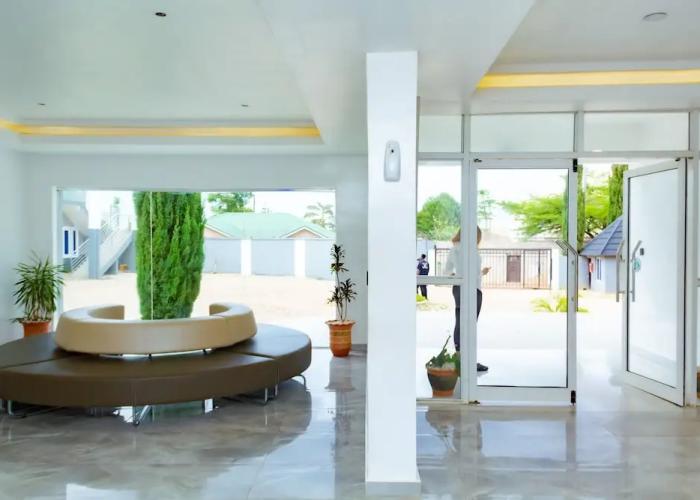 The Point Hotel & Suites