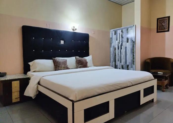 Steffan Hotel and Suites