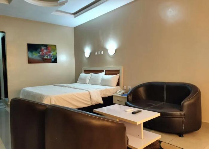 Steffan Hotel and Suites