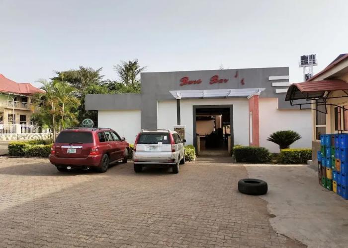 Steffan Hotel and Suites