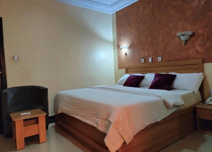 Steffan Hotel and Suites