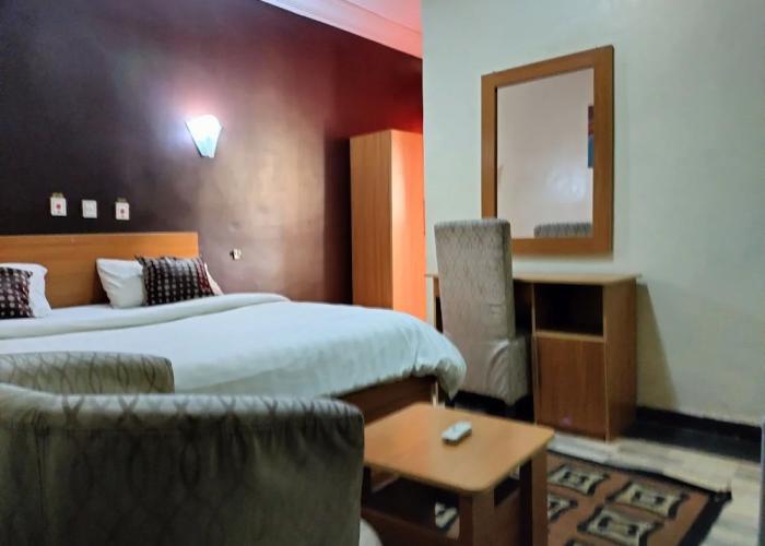 Steffan Hotel and Suites