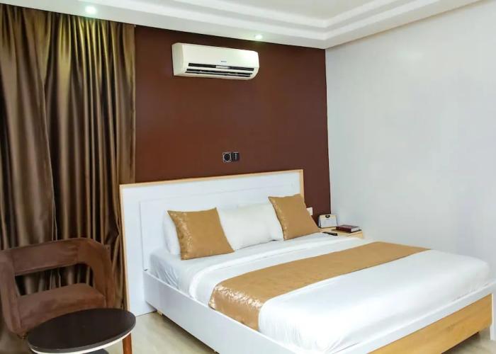 The Point Hotel and Suites