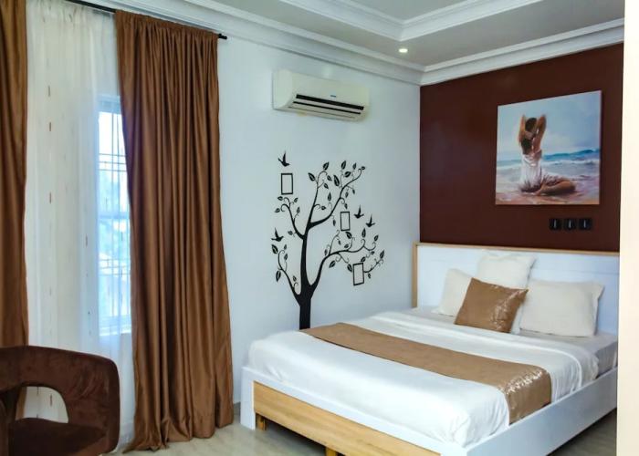 The Point Hotel and Suites