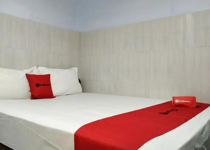 RedDoorz @ Hotel Surabaya Sumenep