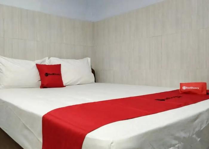 RedDoorz @ Hotel Surabaya Sumenep