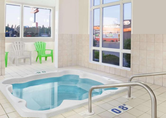 Super 8 by Wyndham Brandon MB