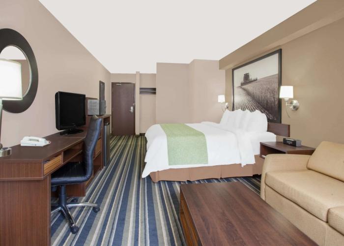 Super 8 by Wyndham Brandon MB
