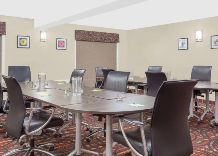 Super 8 by Wyndham Brandon MB