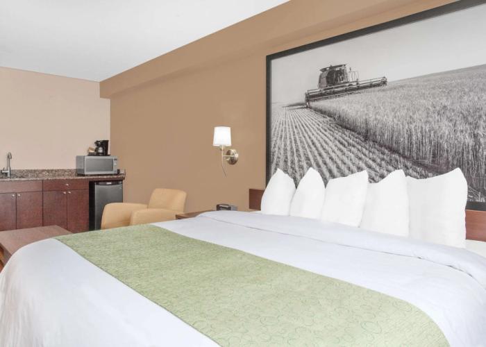 Super 8 by Wyndham Brandon MB