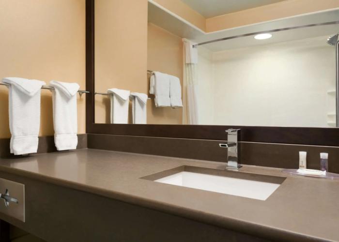 Days Inn & Suites by Wyndham Brandon