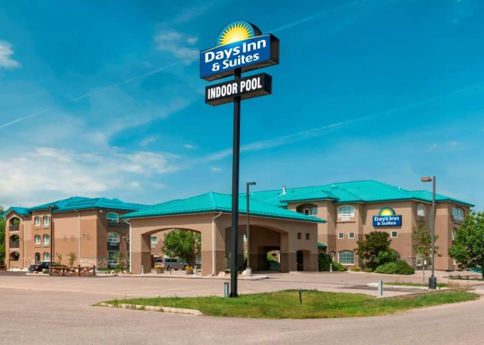 Days Inn & Suites by Wyndham Brandon