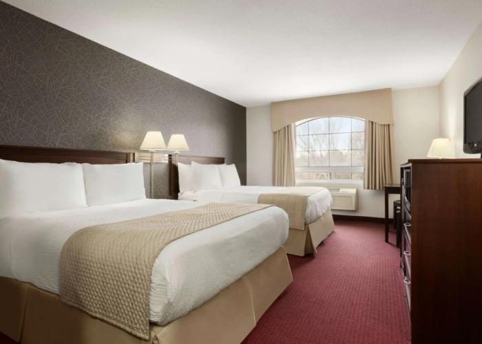 Days Inn & Suites by Wyndham Brandon