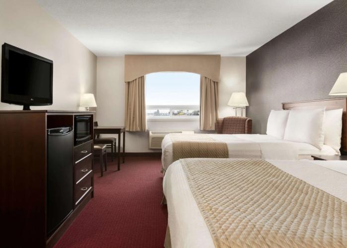 Days Inn & Suites by Wyndham Brandon