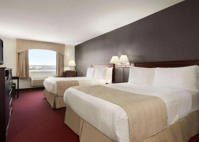 Days Inn & Suites by Wyndham Brandon